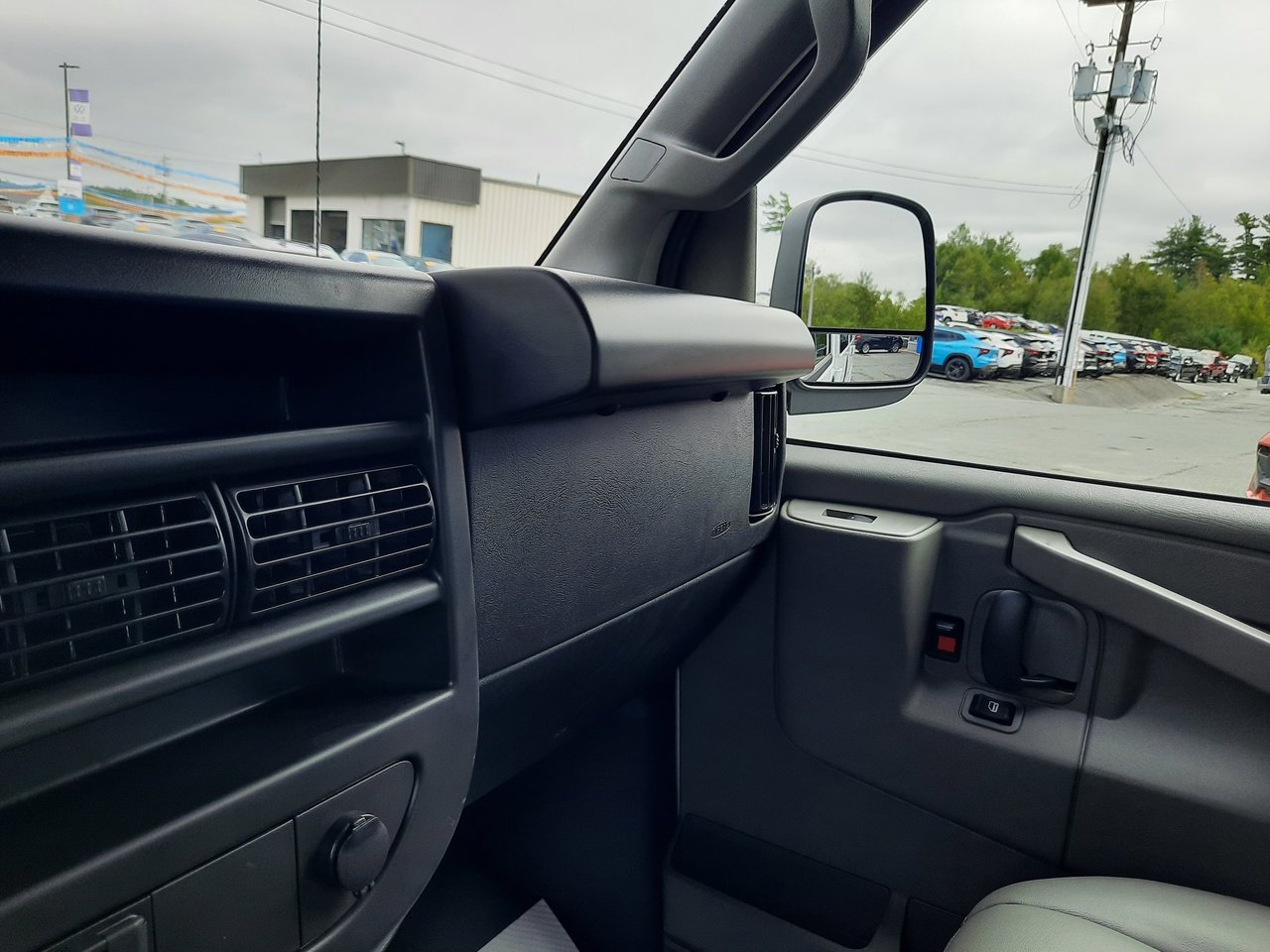 2025 GMC Savana Cargo 2500 WT 135-16