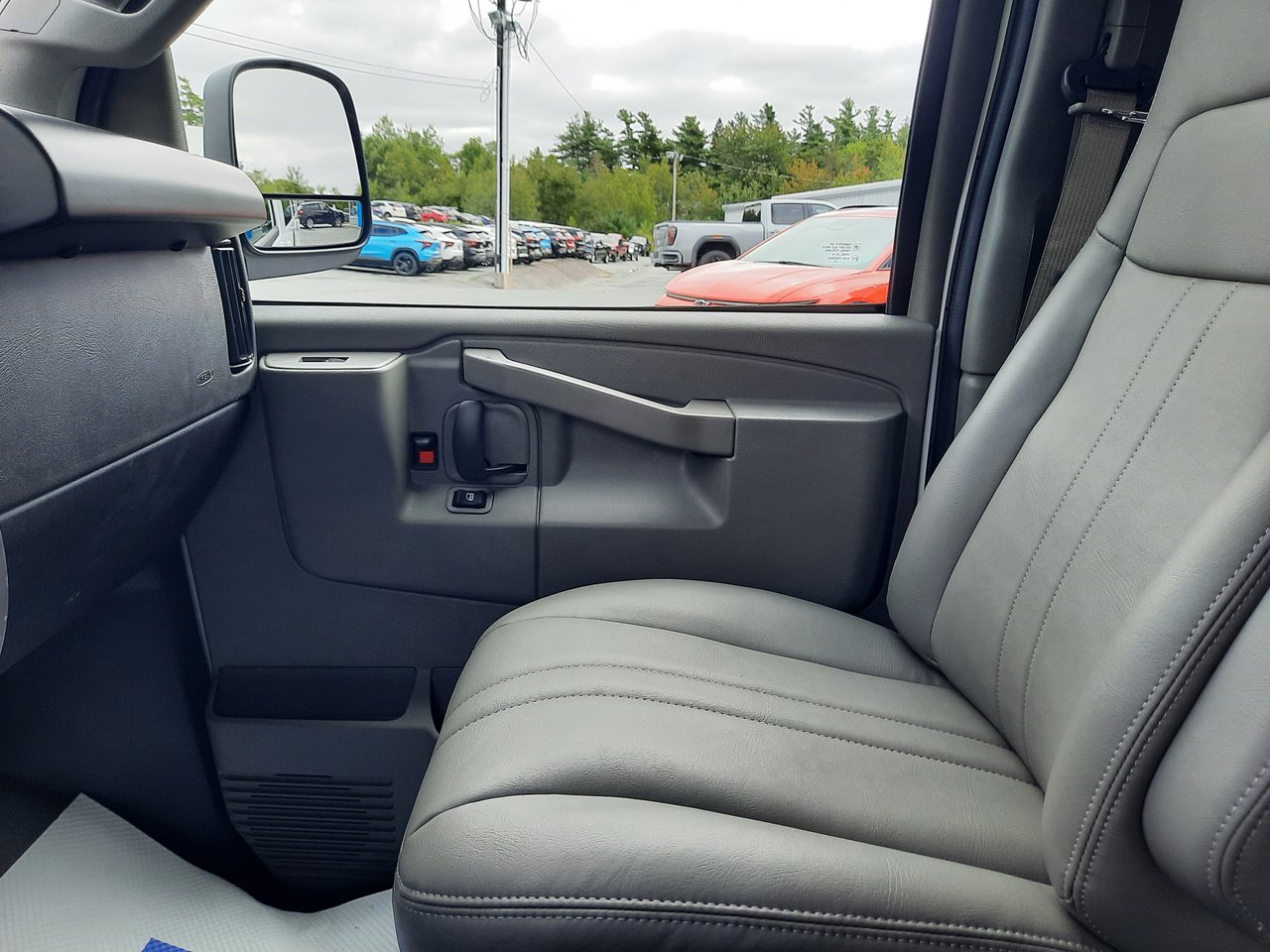 2025 GMC Savana Cargo 2500 WT 135-17