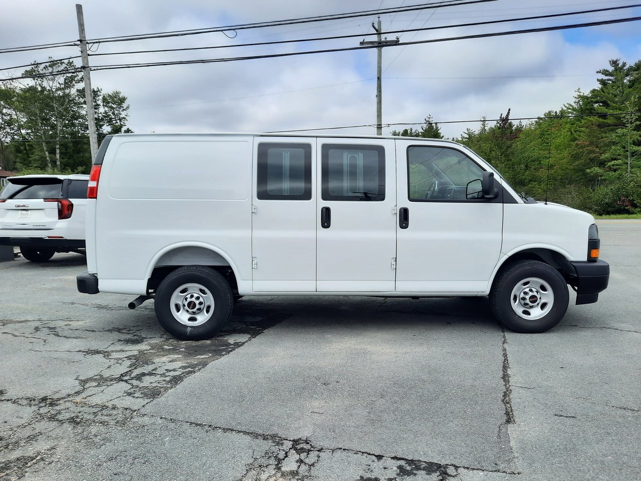 2025 GMC Savana Cargo 2500 WT 135-4