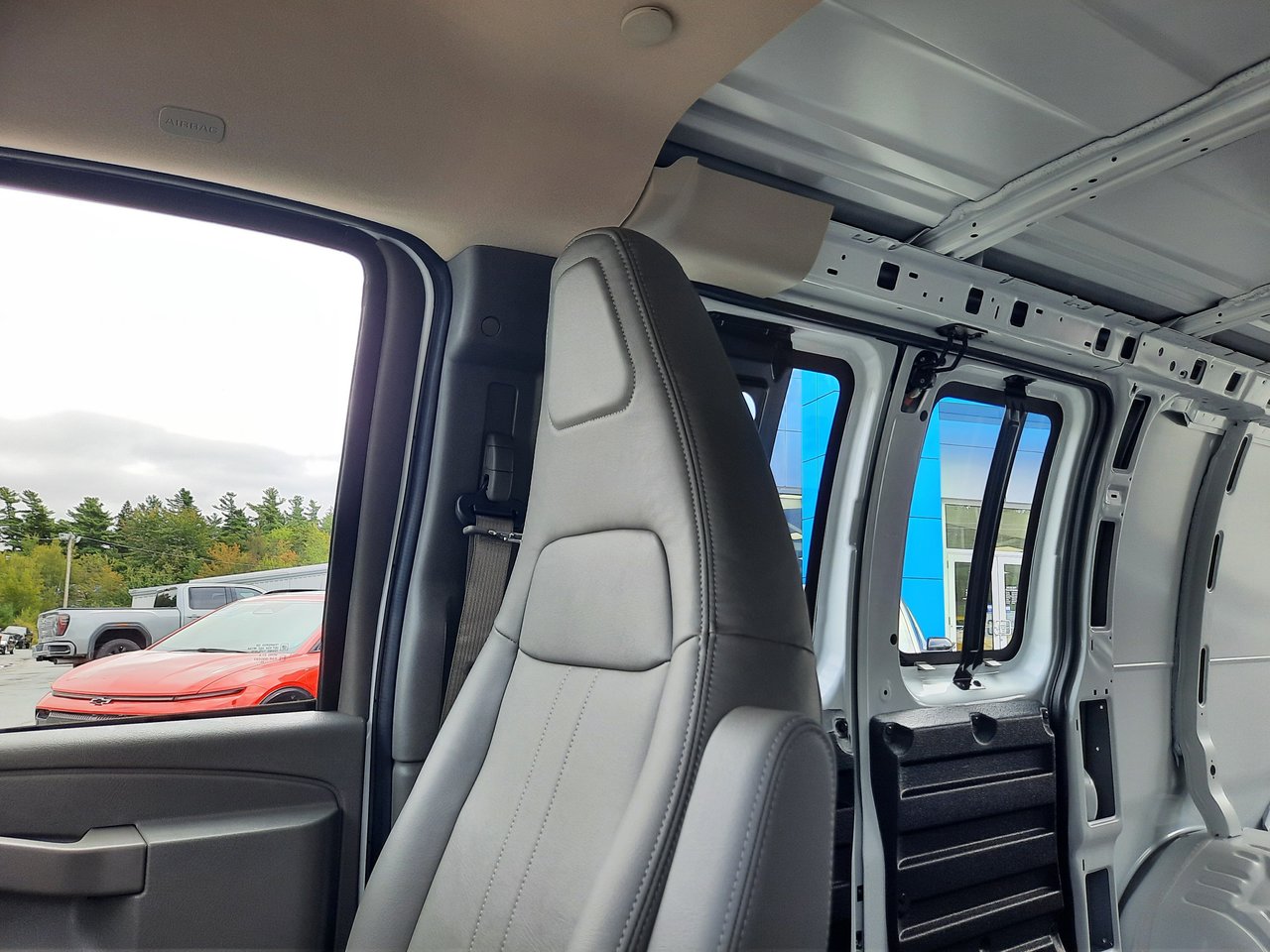 2025 GMC Savana Cargo 2500 WT 135-18