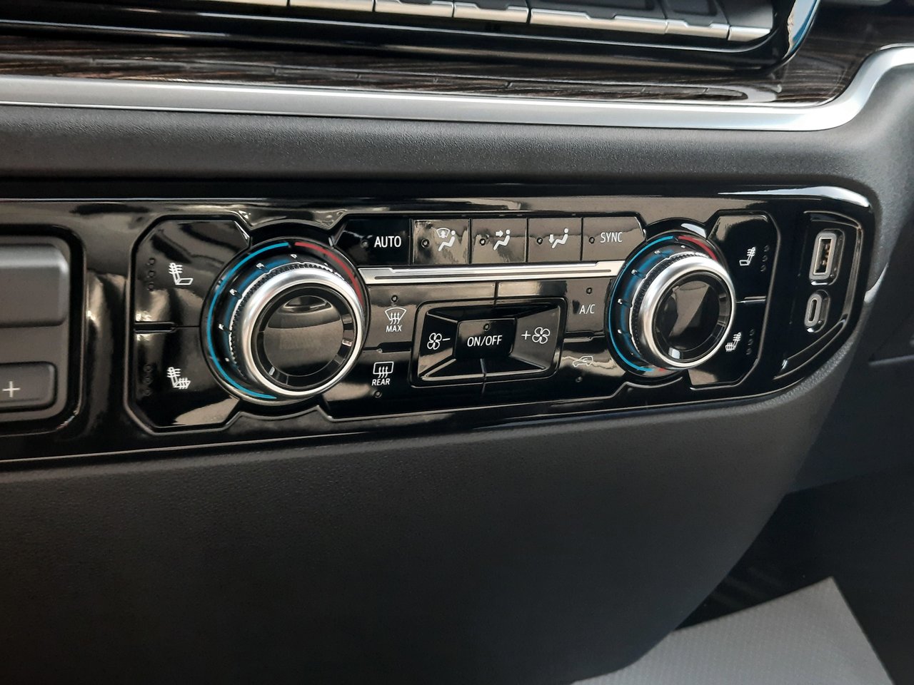 2026 GMC Sierra 1500 SLE-16