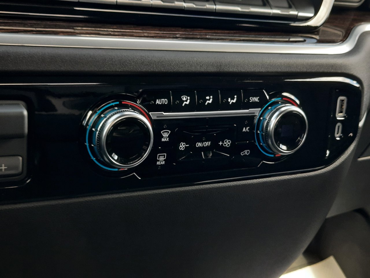 2026 GMC Sierra 2500HD SLE-17