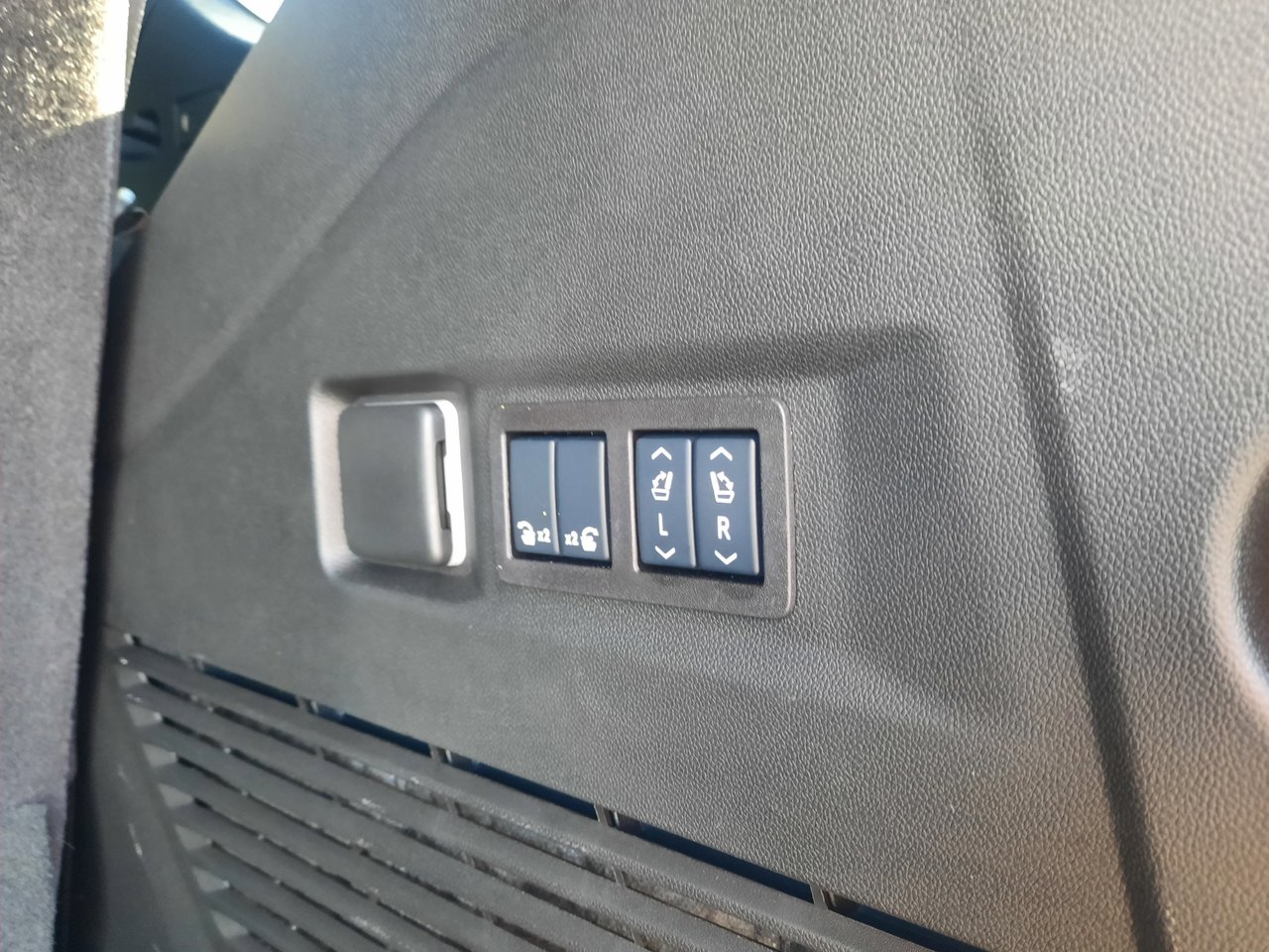 2025 GMC Yukon Elevation-7