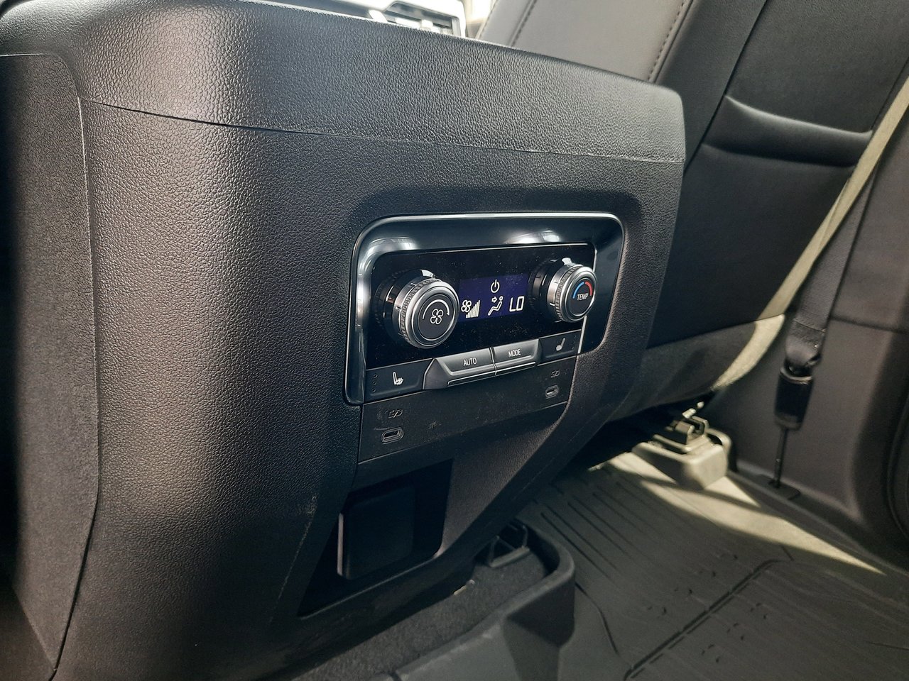 2025 GMC Yukon Elevation-28