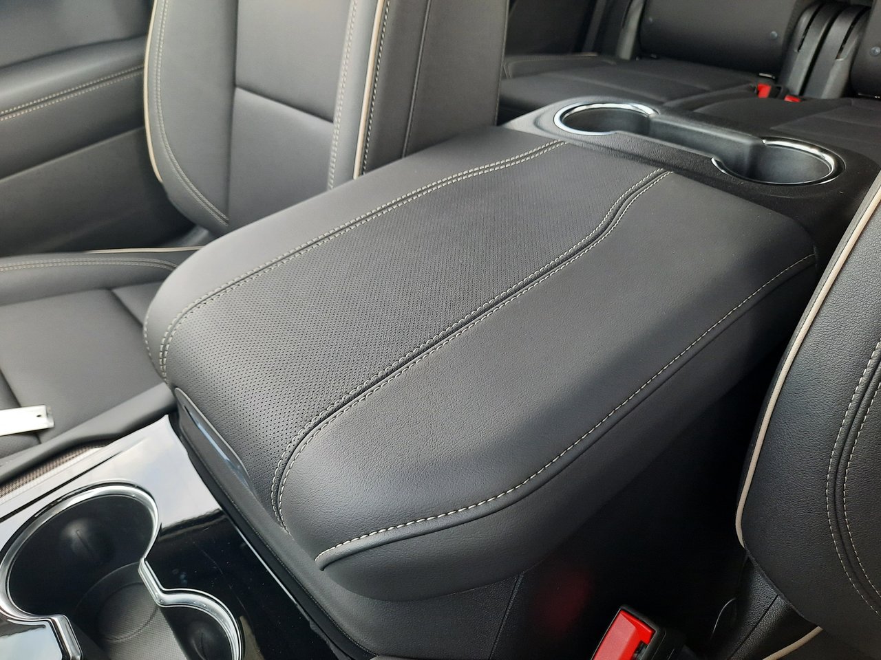 2025 GMC Yukon Elevation-19