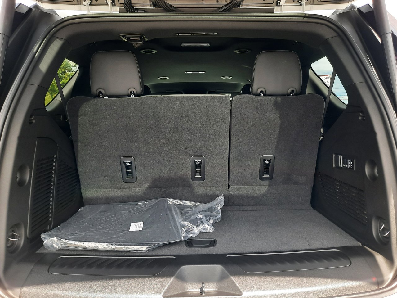 2025 GMC Yukon Elevation-7