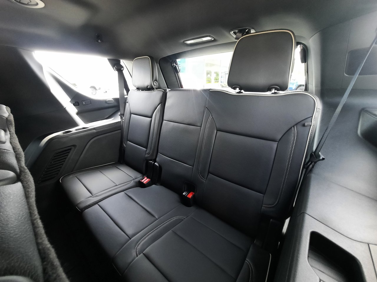 2025 GMC Yukon Elevation-24