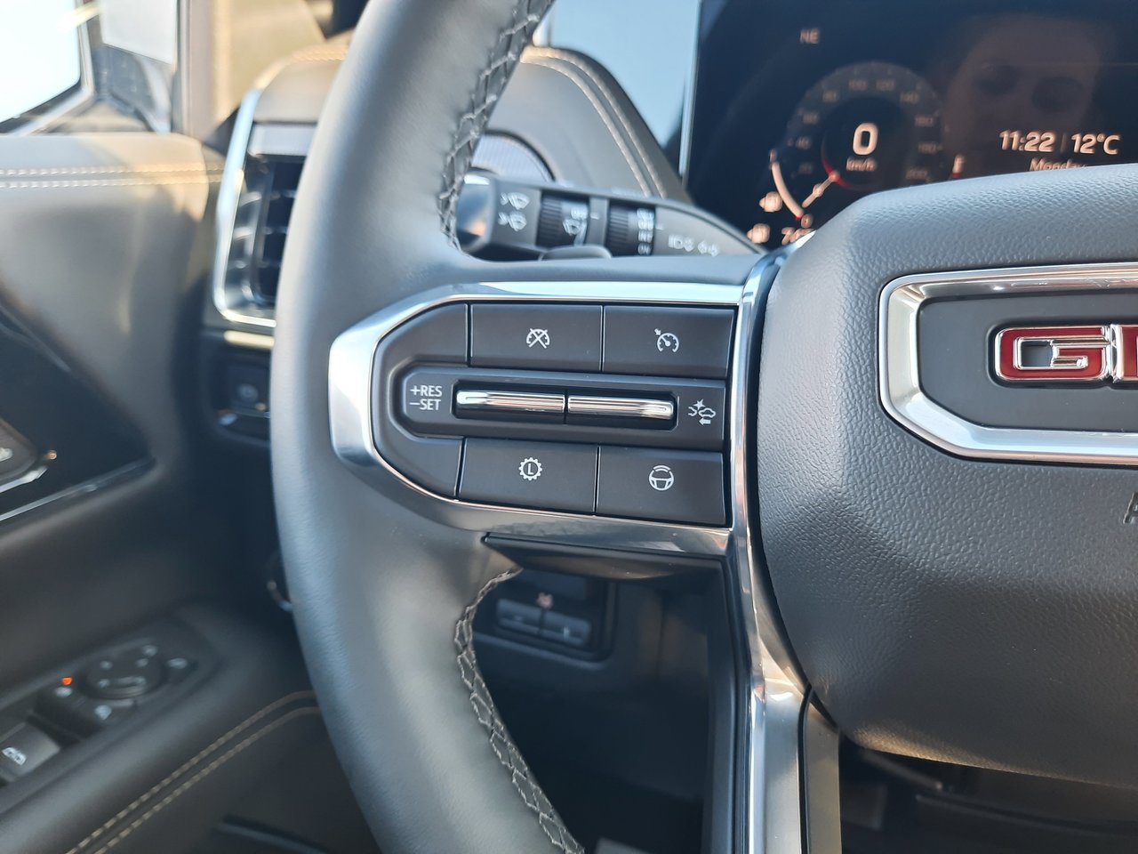 2025 GMC Yukon Elevation-12