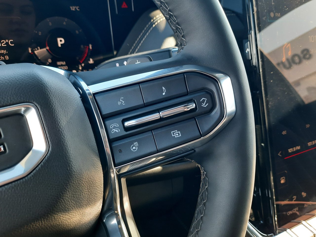 2025 GMC Yukon Elevation-13