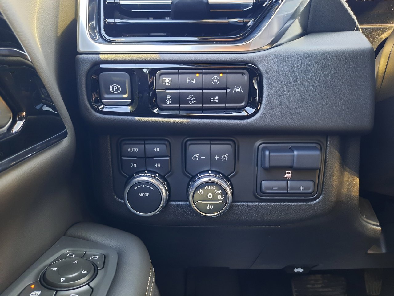 2025 GMC Yukon Elevation-11