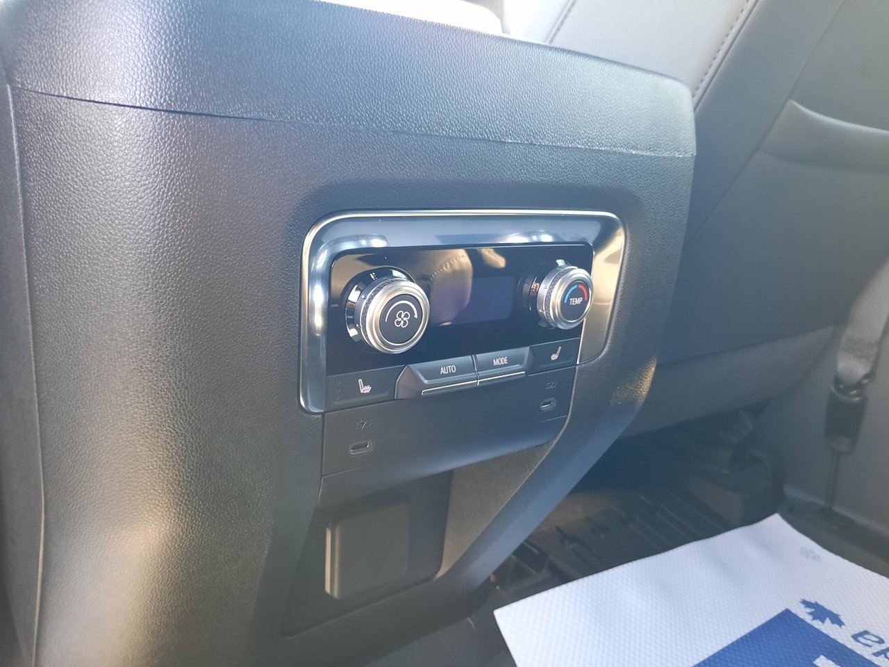 2025 GMC Yukon Elevation-28