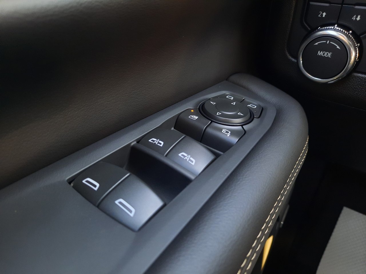 2025 GMC Yukon Elevation-10