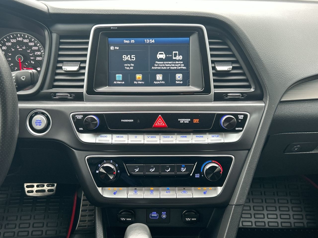 Used 2018 WHITE Hyundai Sport image 23