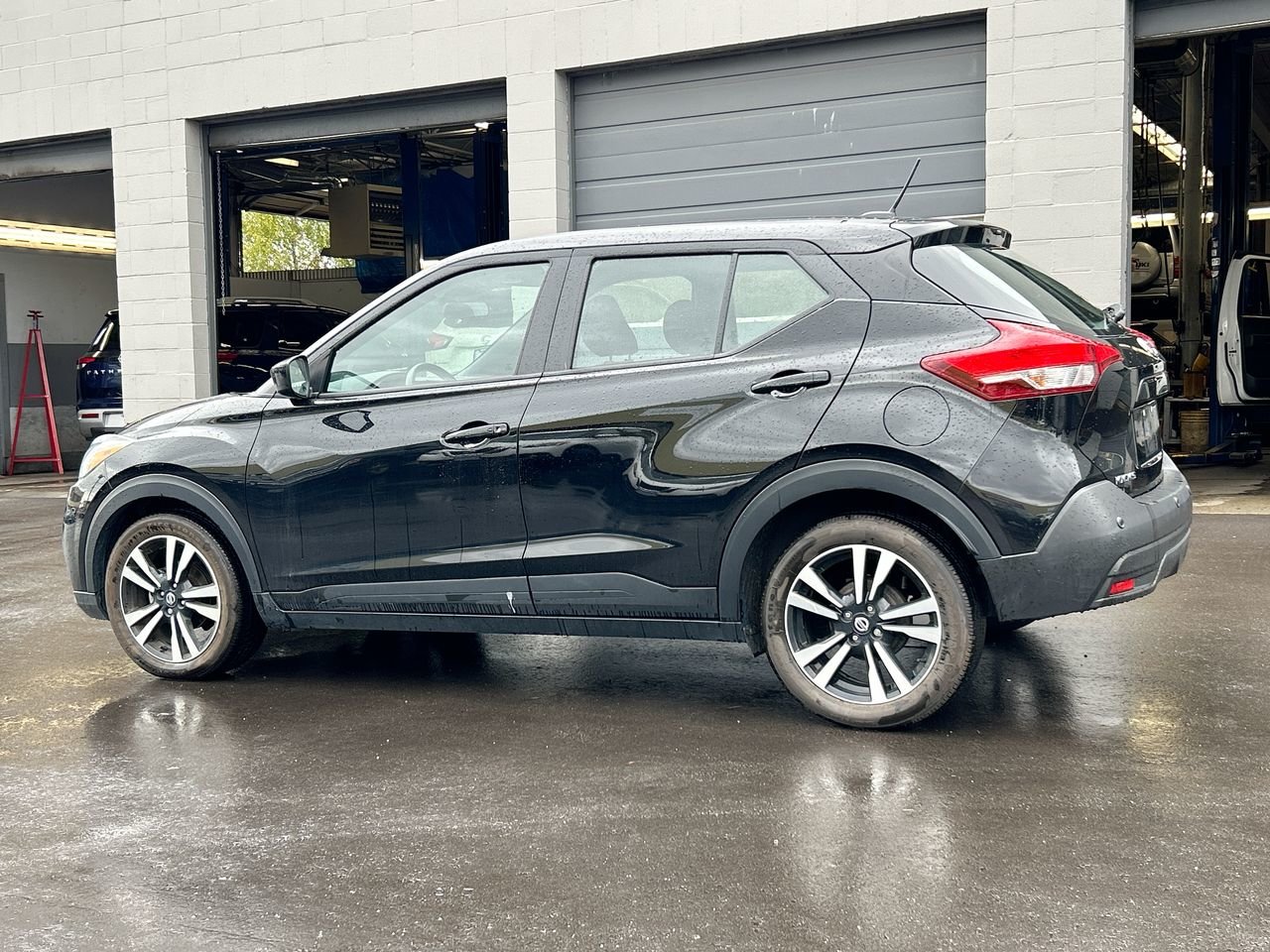 Used 2020  Nissan SV image 6