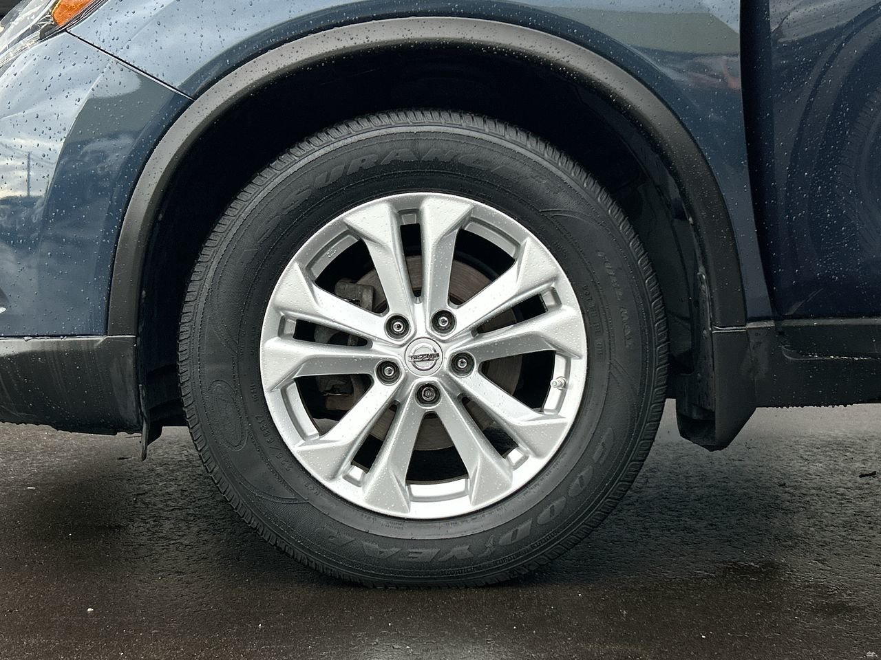 Used 2016  Nissan SV image 18