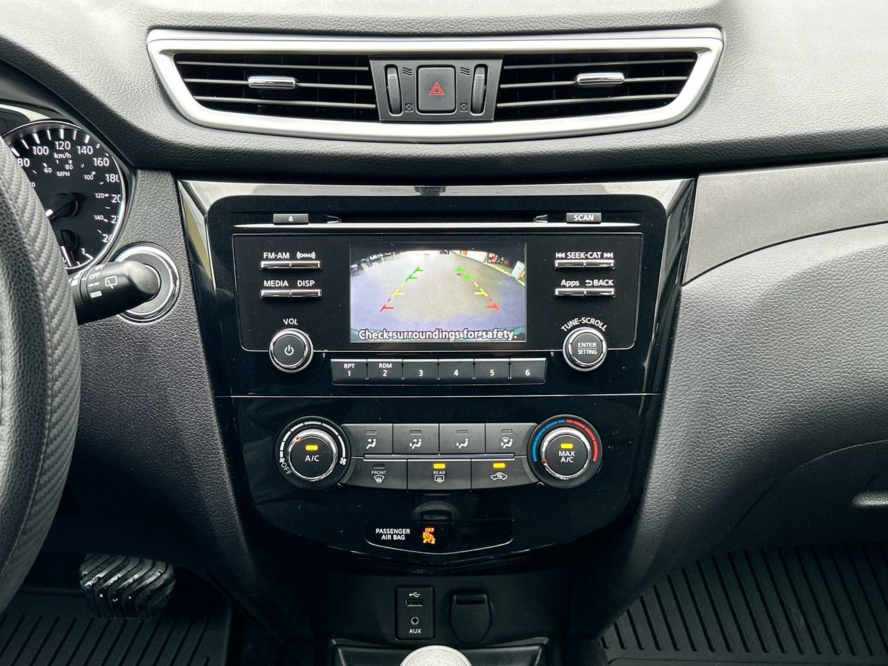 Used 2016  Nissan SV image 23