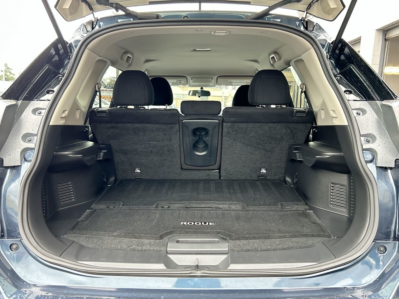 Used 2016  Nissan SV image 28