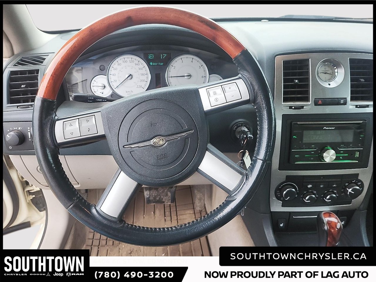 2005 Chrysler 300-9