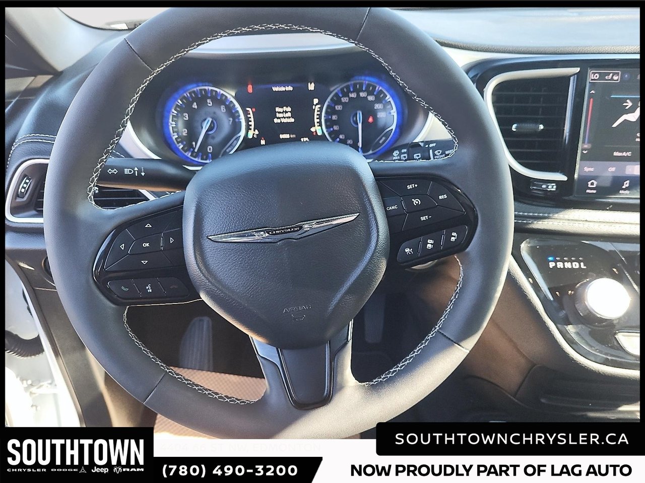 2024 Chrysler Pacifica Touring-L-10