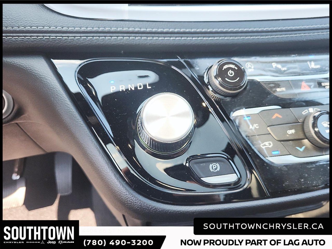 2027 Chrysler Pacifica SELECT AWD-12