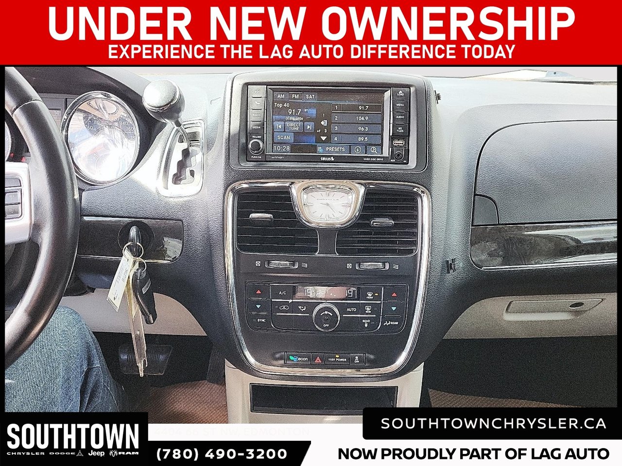 2014 Chrysler Town & Country Touring-16