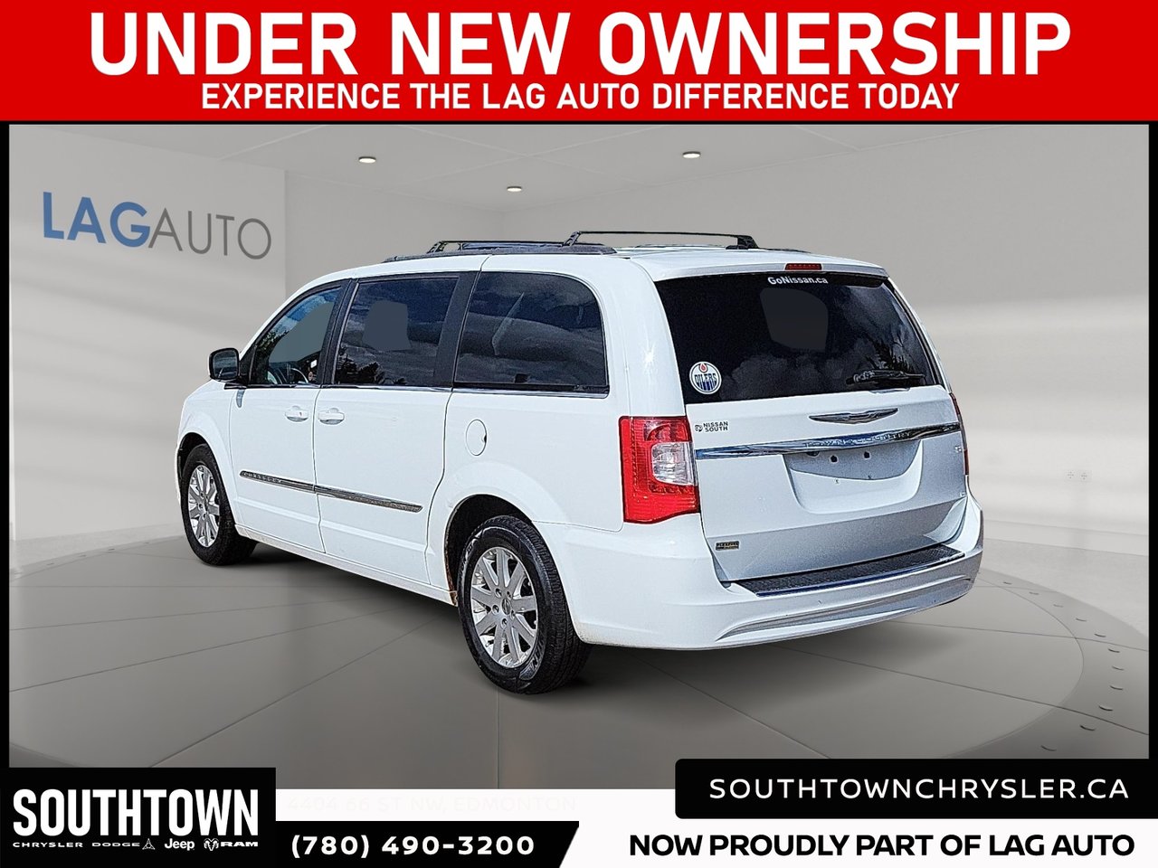 2014 Chrysler Town & Country Touring-3