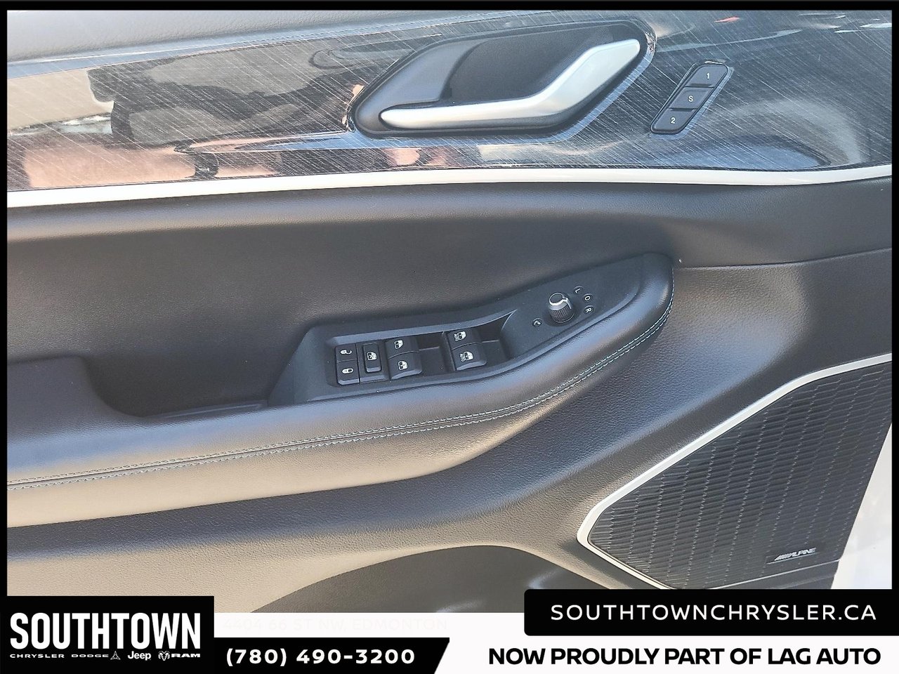 2023 Jeep Grand Cherokee 4xe Trailhawk-10