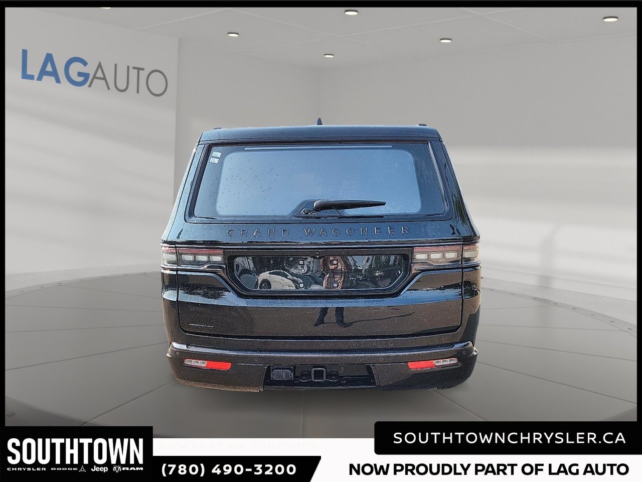 2023 Jeep Grand Wagoneer Series II Obsidian-2