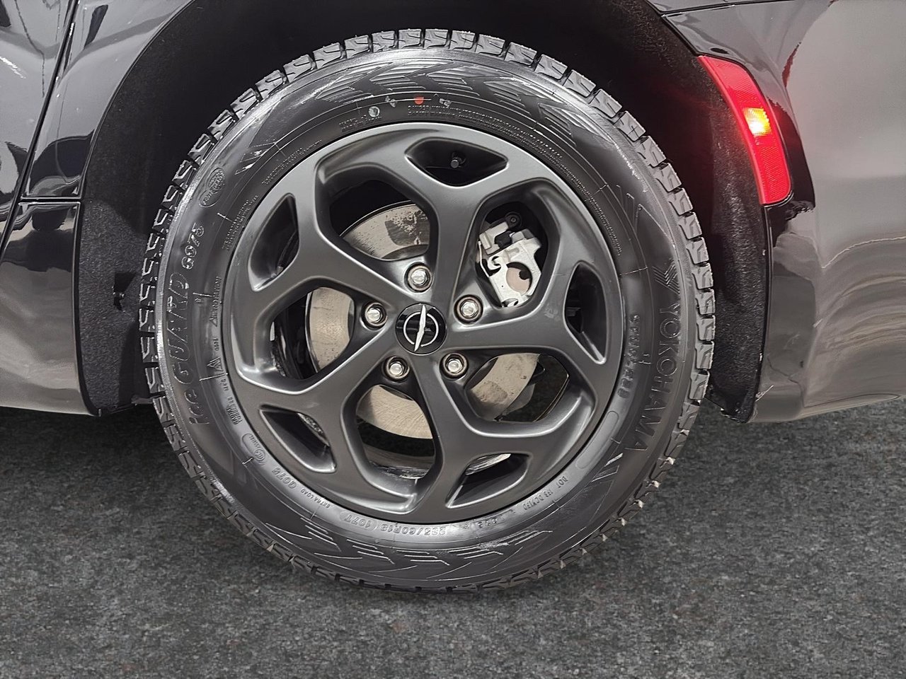 Chrysler Pacifica Hybrid Premium S Appearance 2024-8