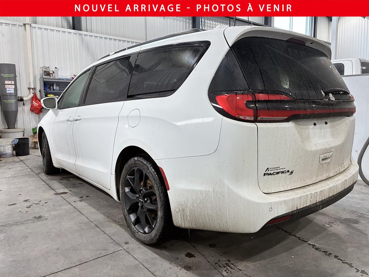 2022 Chrysler Pacifica Touring L-3