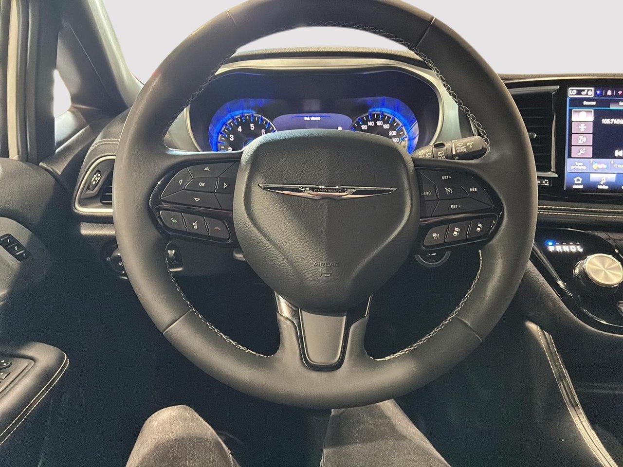 Chrysler Pacifica Limited 2025-10