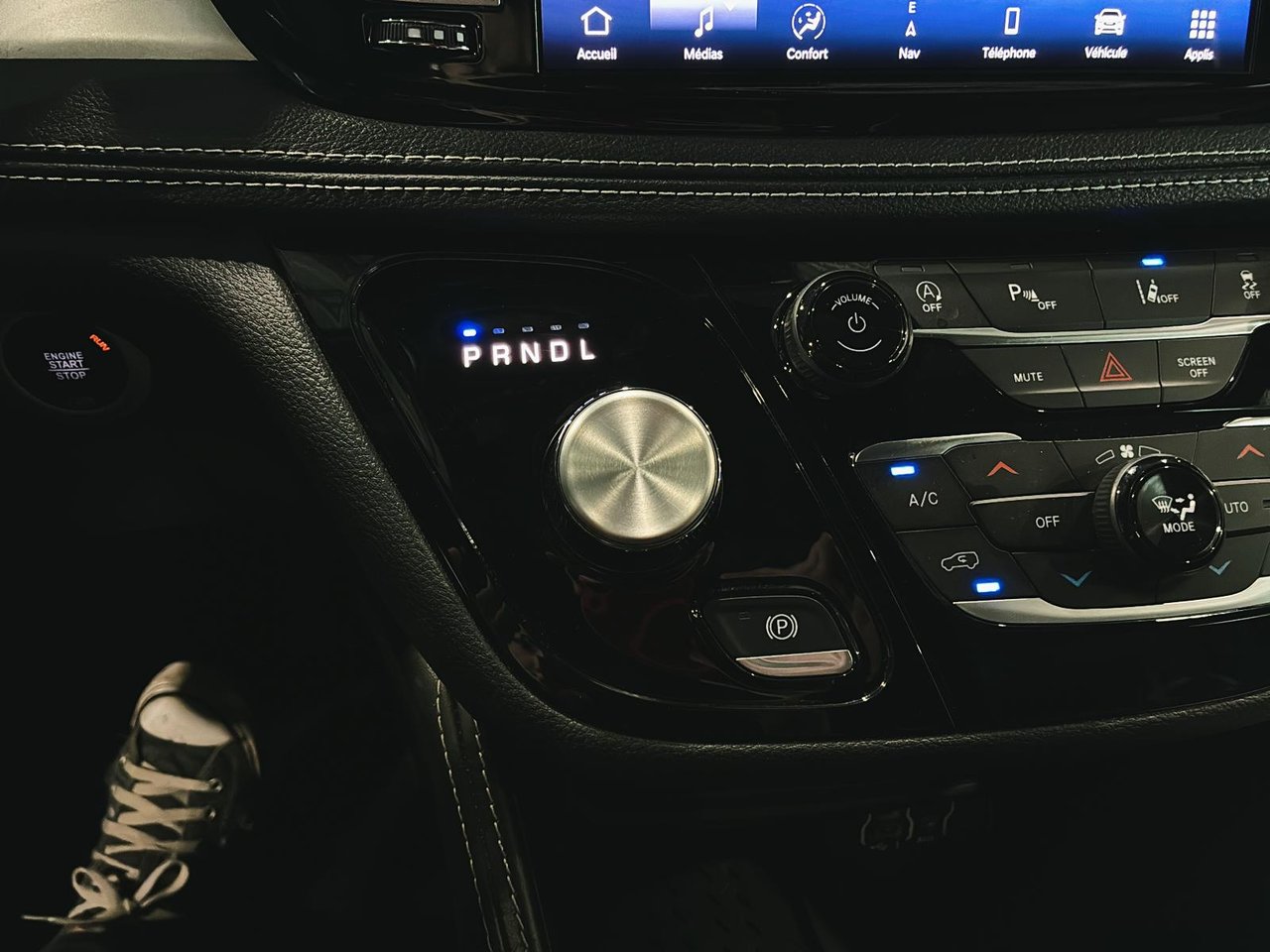 Chrysler Pacifica Limited 2025-13