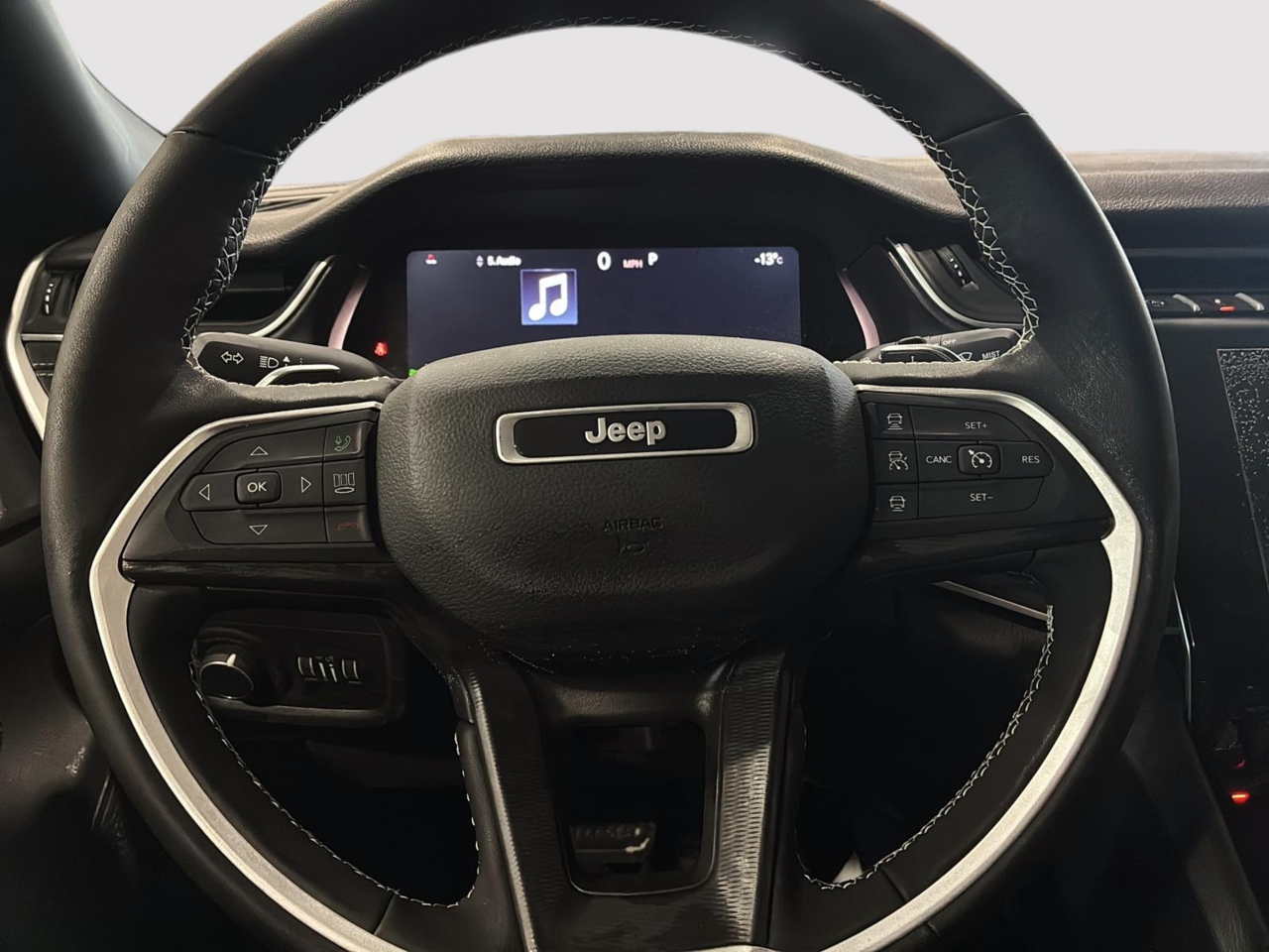 2025 Jeep Grand Cherokee Altitude-13