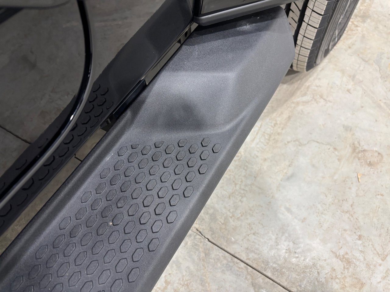 Jeep Wrangler 4-Door SAHARA 2024-8