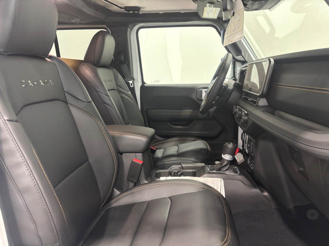 Jeep WRANGLER 4-Door SAHARA 2024-9