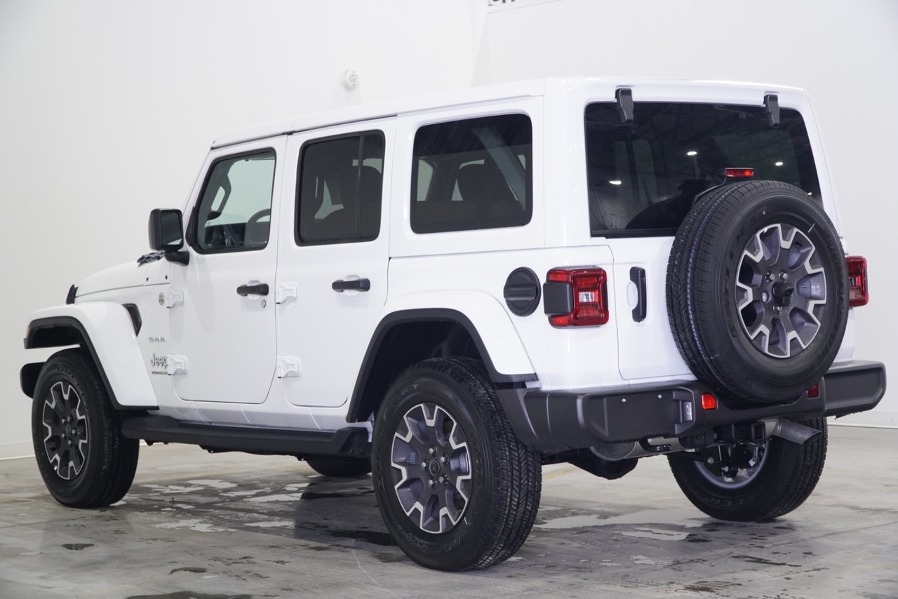 Jeep WRANGLER 4-Door SAHARA 2024-5