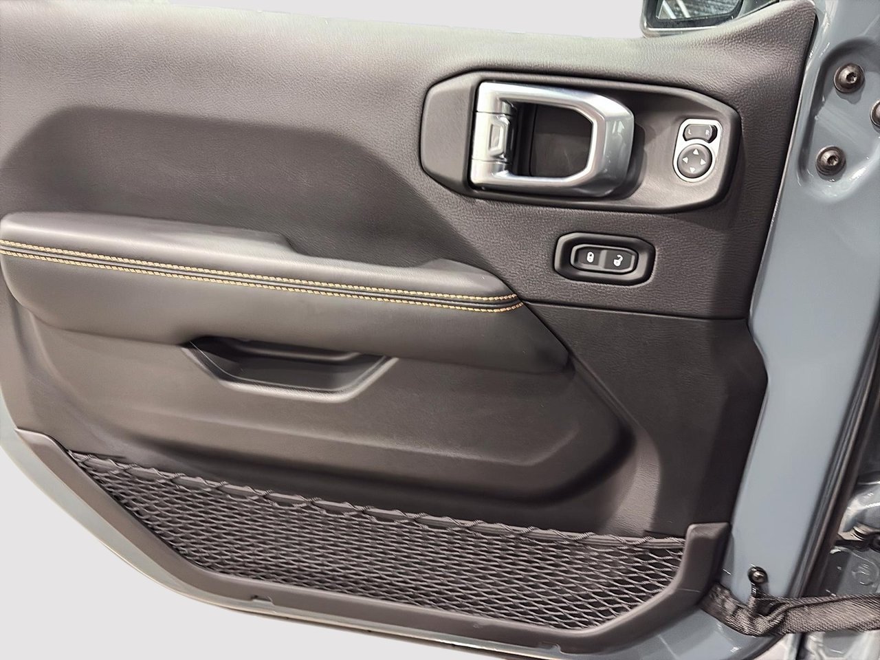 Jeep Wrangler 4-Door SAHARA 2024-9