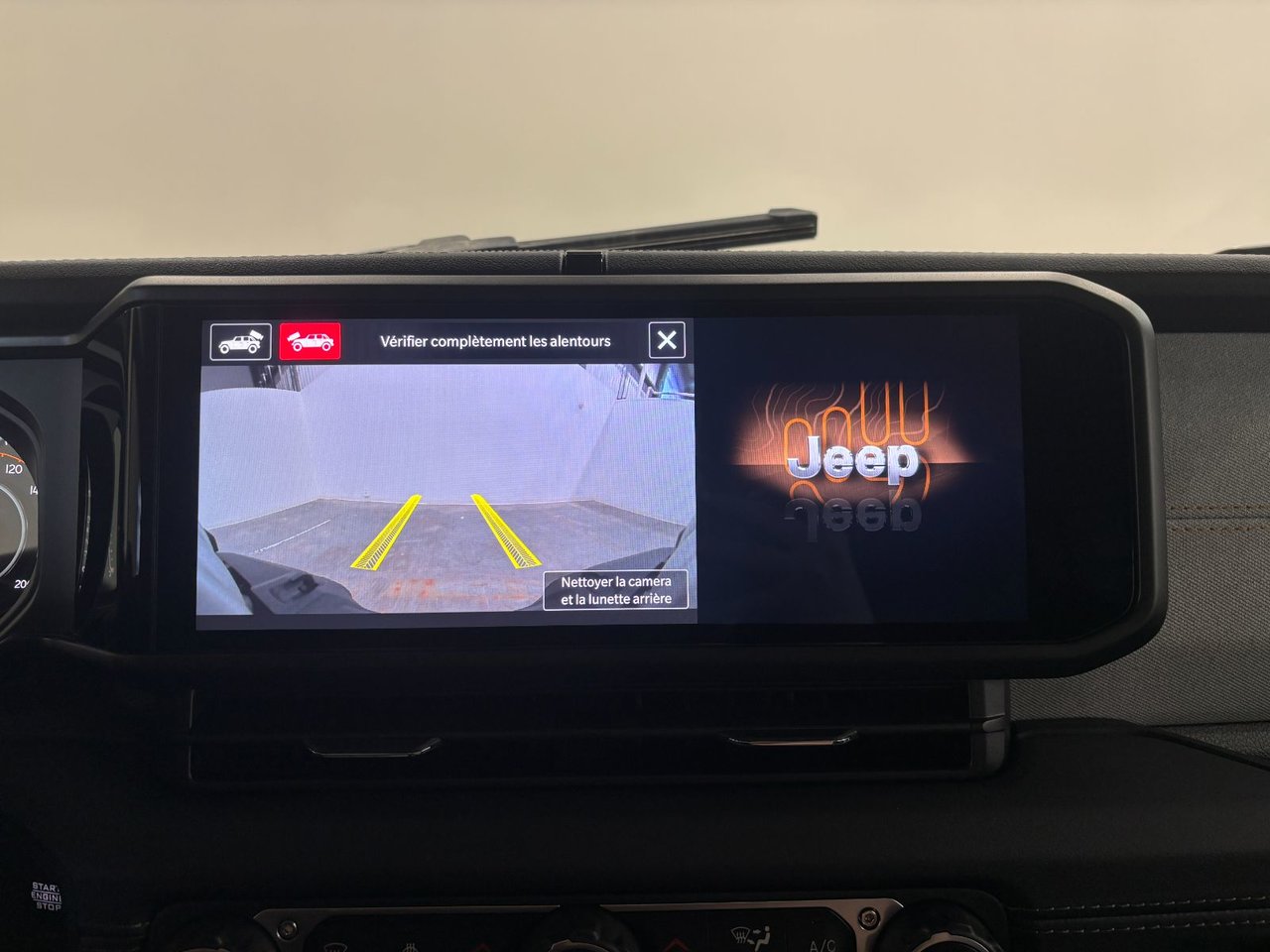 Jeep WRANGLER 4-Door SAHARA 2024-23