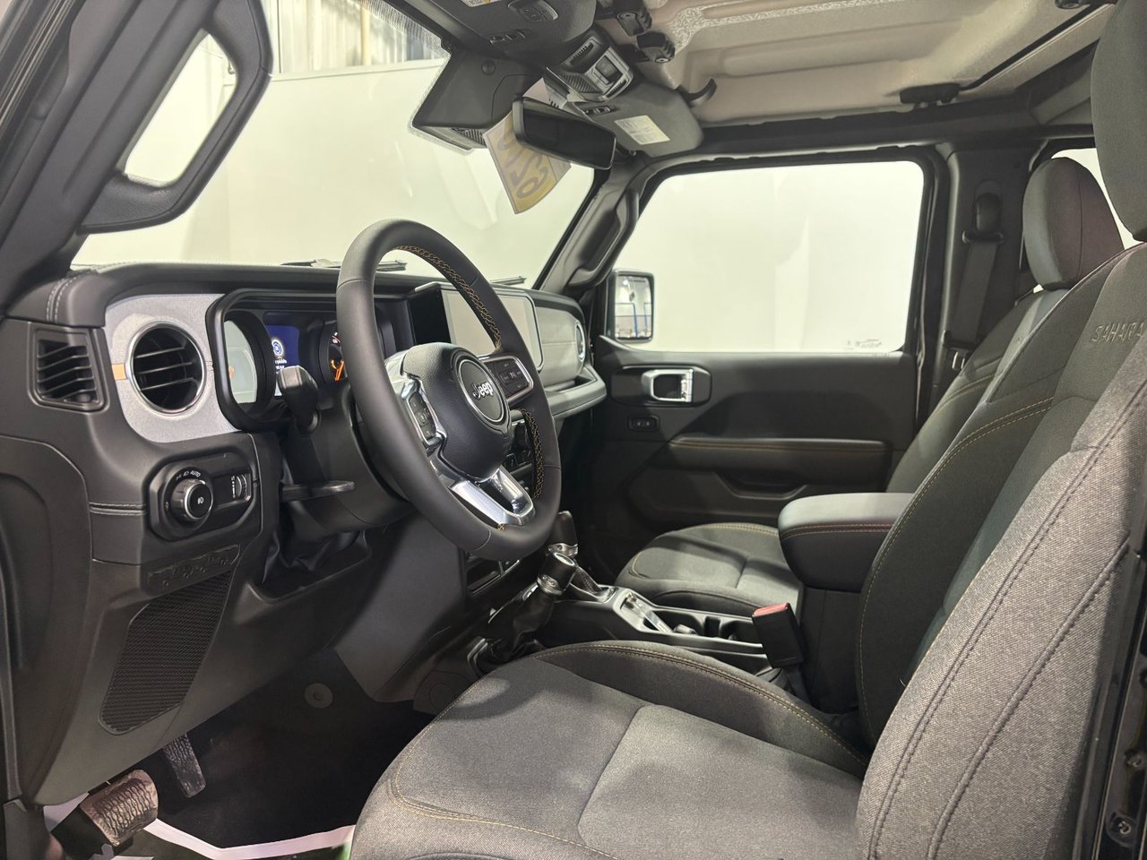 Jeep WRANGLER 4-Door SAHARA 2024-14