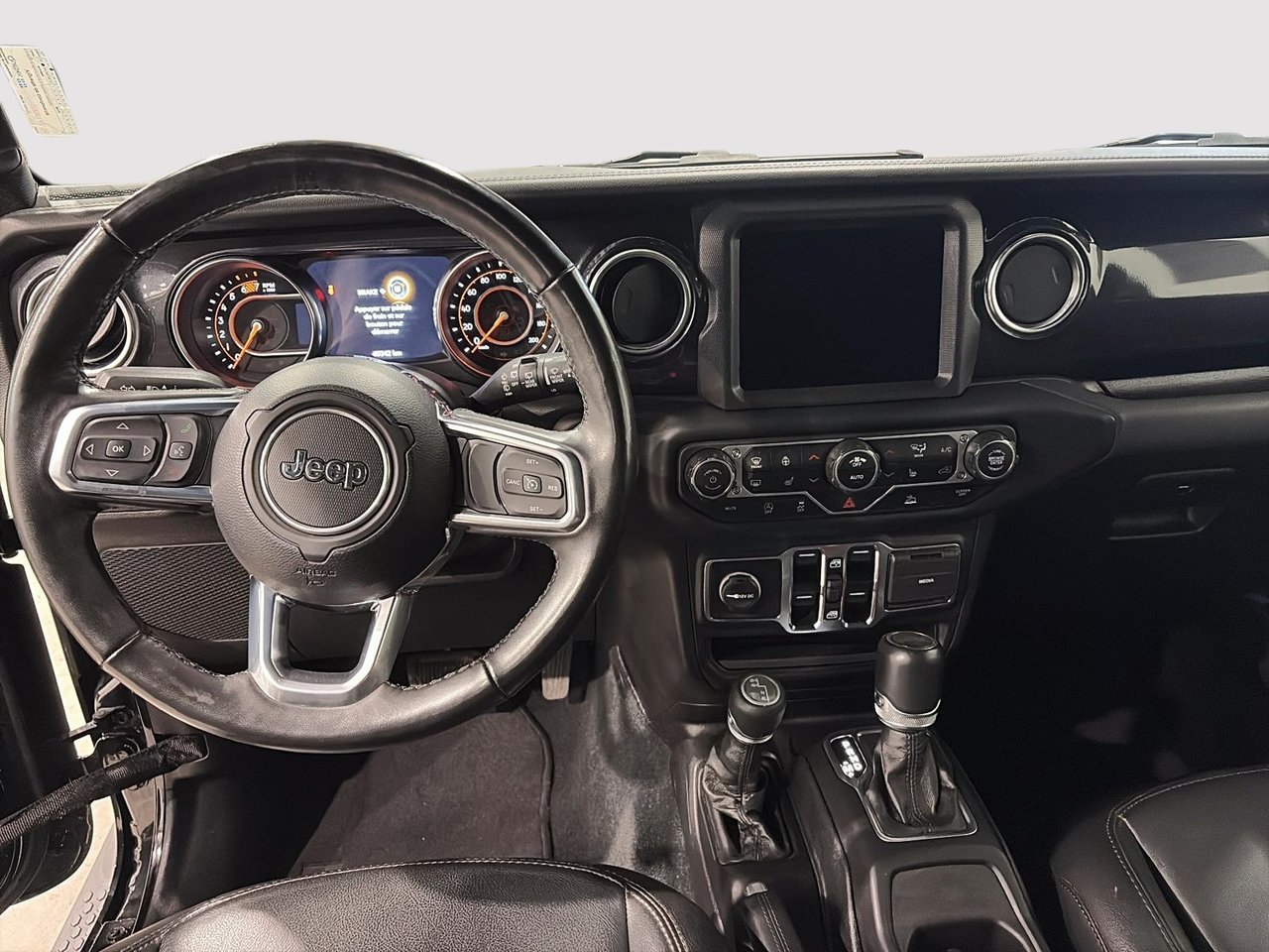 2023 Jeep Wrangler Sahara Altitude-8