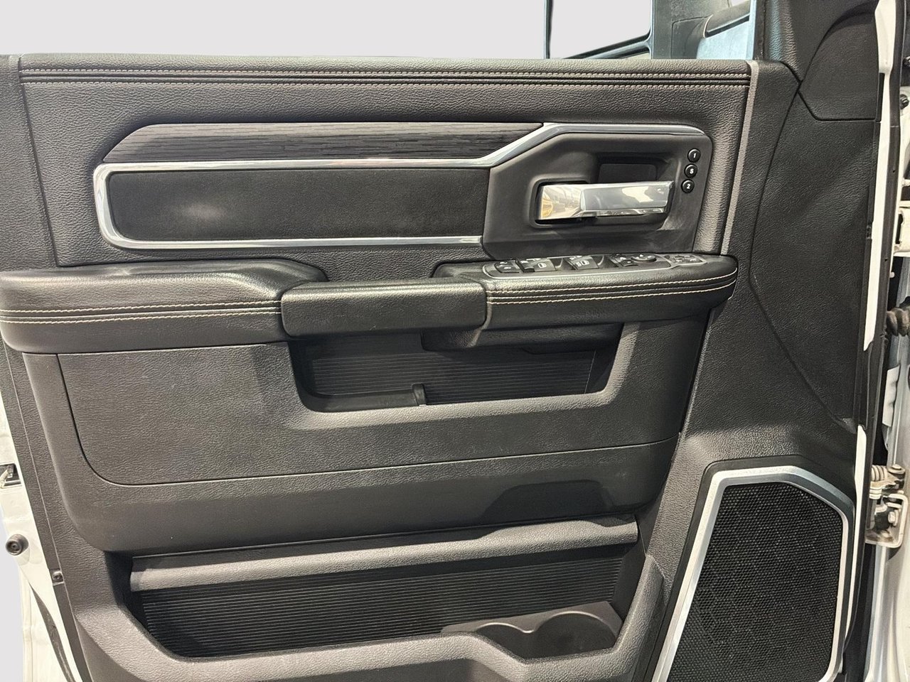 2023 Ram 2500 Laramie-9