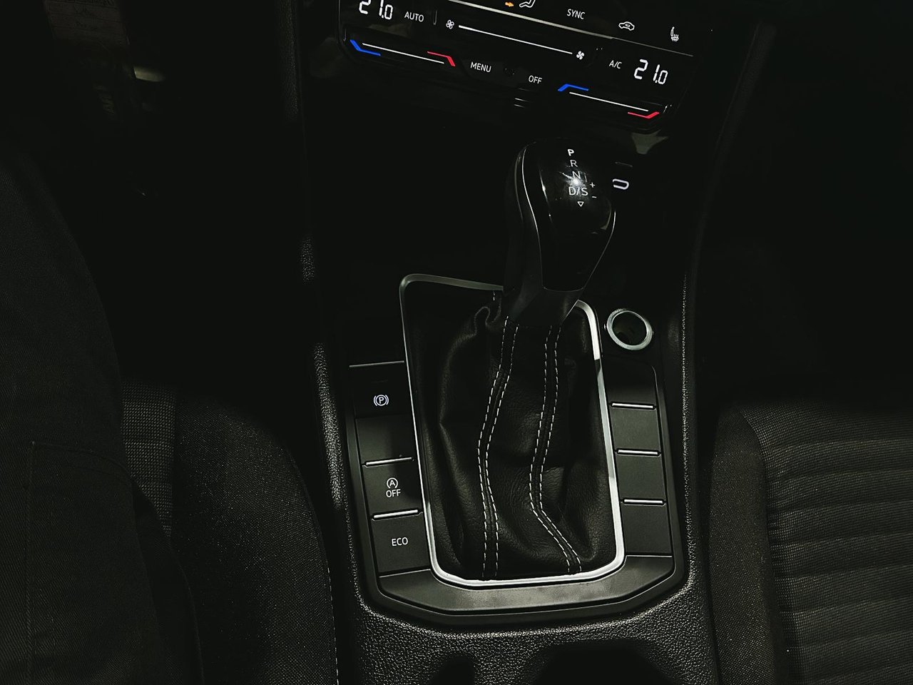Volkswagen Jetta Trendline 2025-13