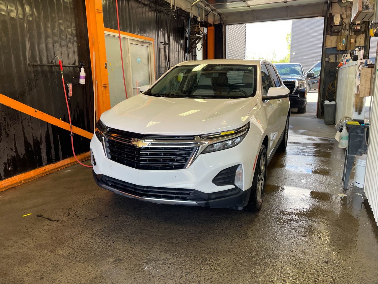 Summit White 2022 Chevrolet Equinox SUV / Crossover Four-Wheel Drive Automatic