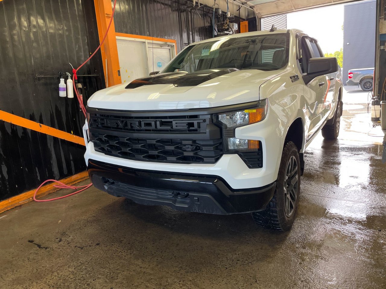 Summit White 2025 Chevrolet Silverado 1500 Pickup Truck Four-Wheel Drive Automatic