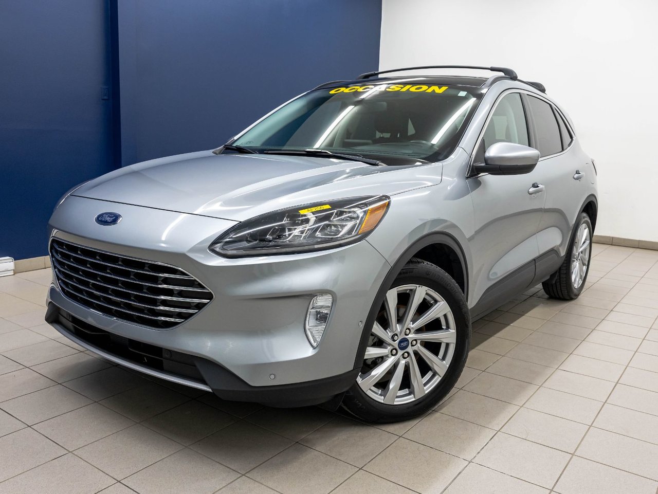 Iconic Silver 2022 Ford Escape Hybrid SUV / Crossover All-Wheel Drive Continuously Variable Transmission