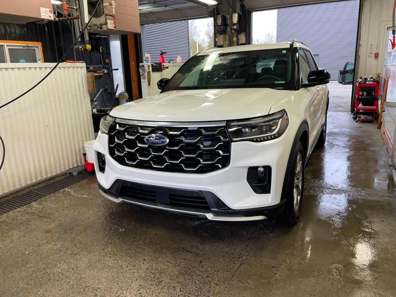  2025 Ford Explorer Platinum AWD   