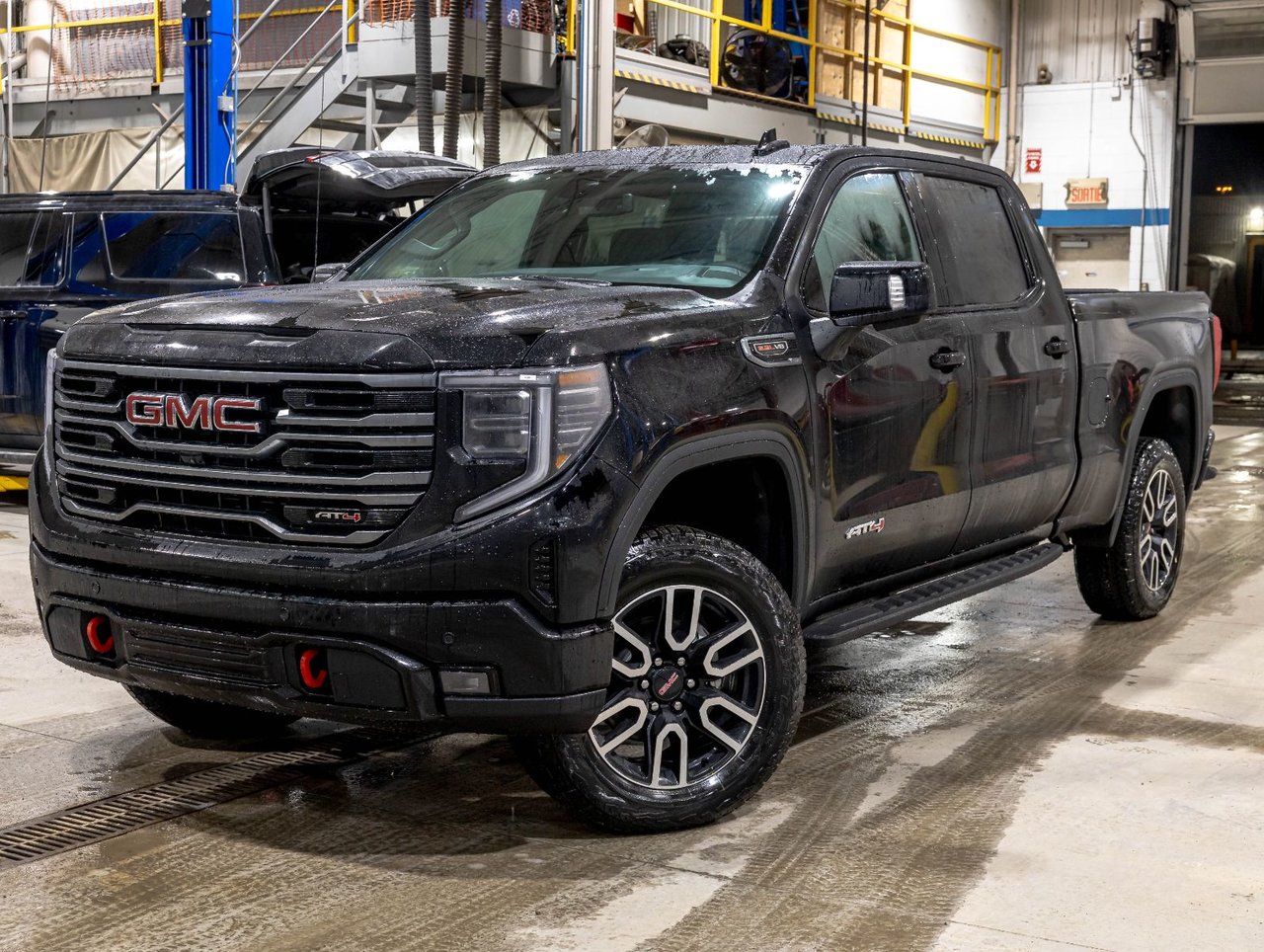 GMC Sierra 1500 AT4 Crew Cab 4WD 2026