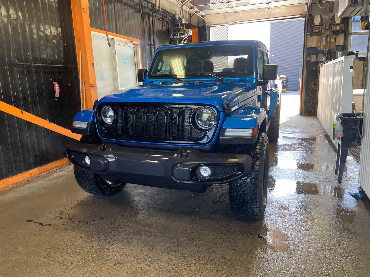 2024 Jeep Gladiator Willys Crew Cab 4WD