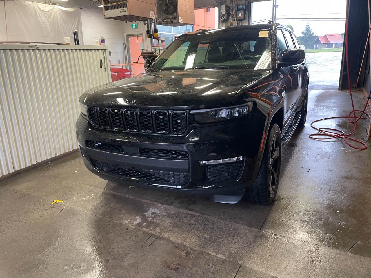 Diamond Black Crystal Pearl 2024 Jeep Grand Cherokee L SUV / Crossover Four-Wheel Drive Automatic