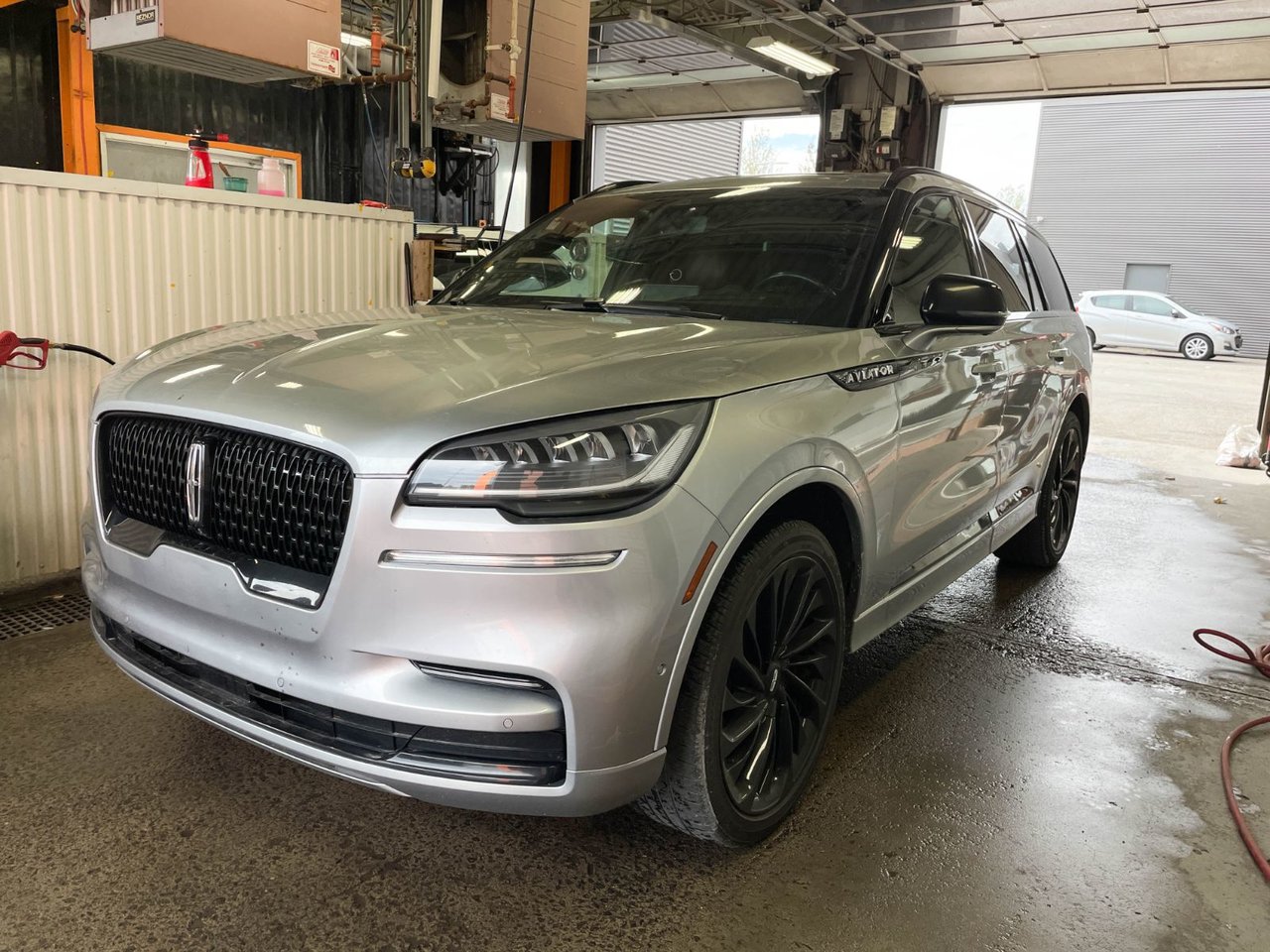 Silver Radiance 2023 Lincoln Aviator SUV / Crossover All-Wheel Drive Automatic
